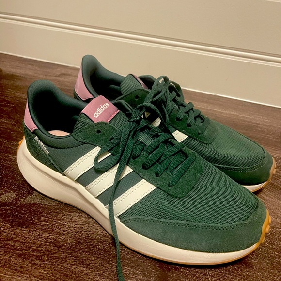 adidas Shoes - RARE ADIDAS FIND!!! LIKE NEW!!!Classic adidas driver style green with pink